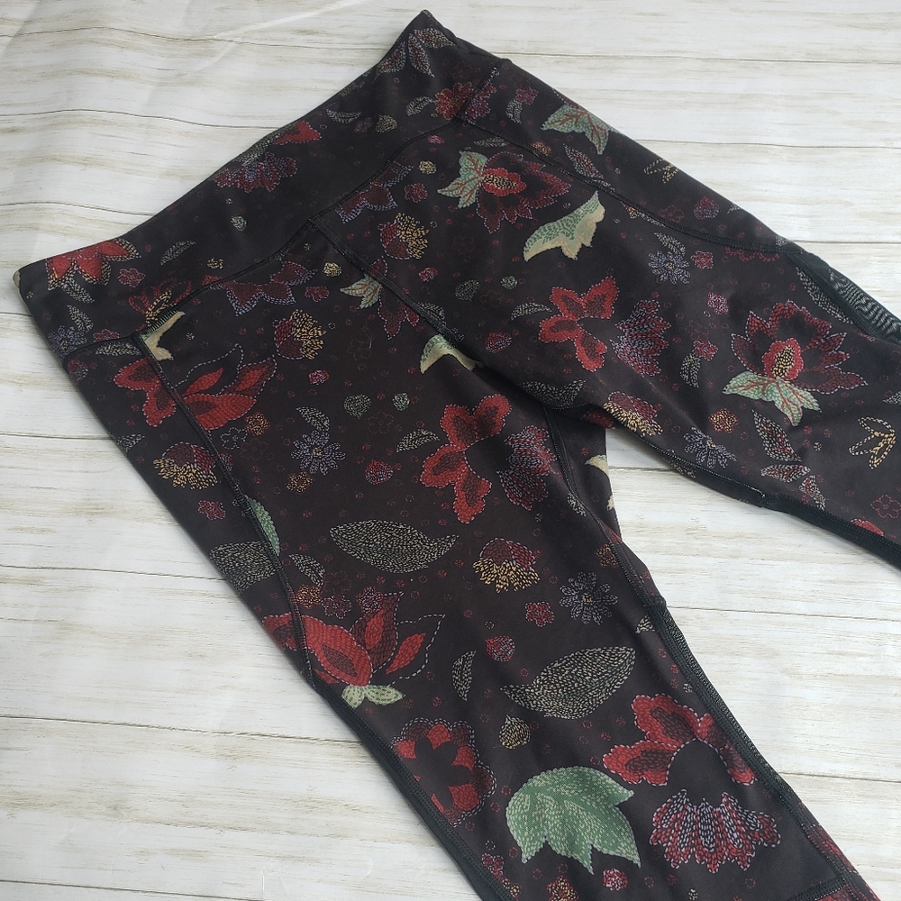 Lou & Grey XL Floral Workout Capris